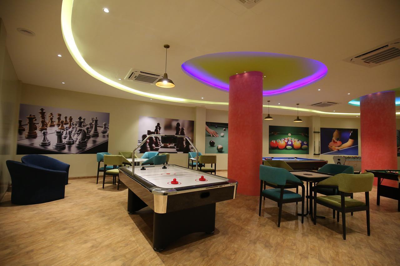 Rajhans Belliza Service Apartment Сурат Екстер'єр фото