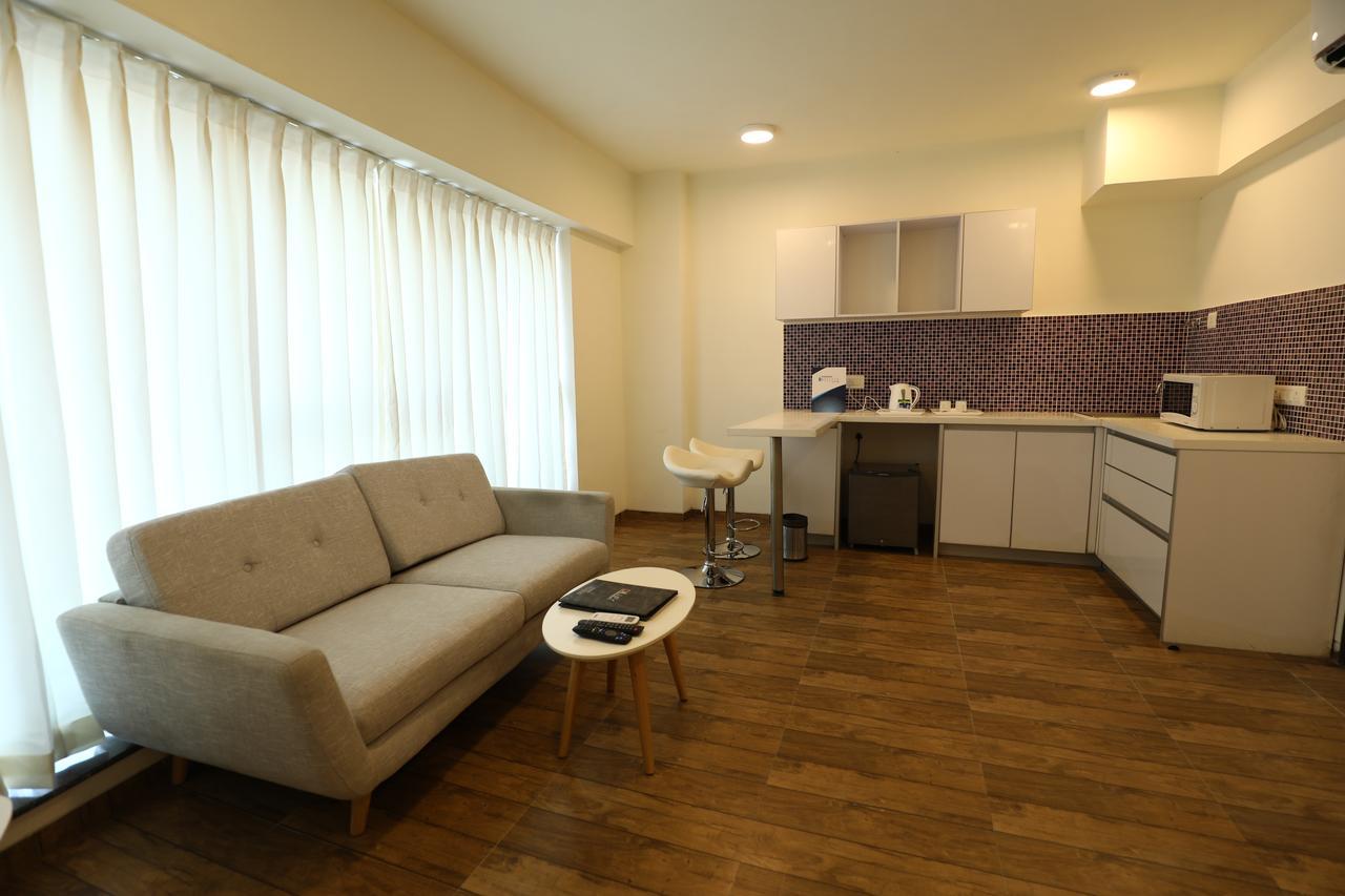 Rajhans Belliza Service Apartment Сурат Екстер'єр фото