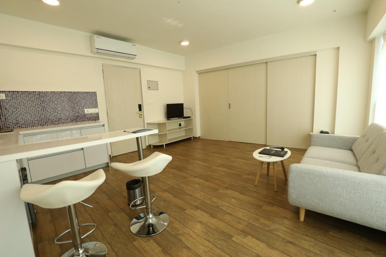 Rajhans Belliza Service Apartment Сурат Екстер'єр фото