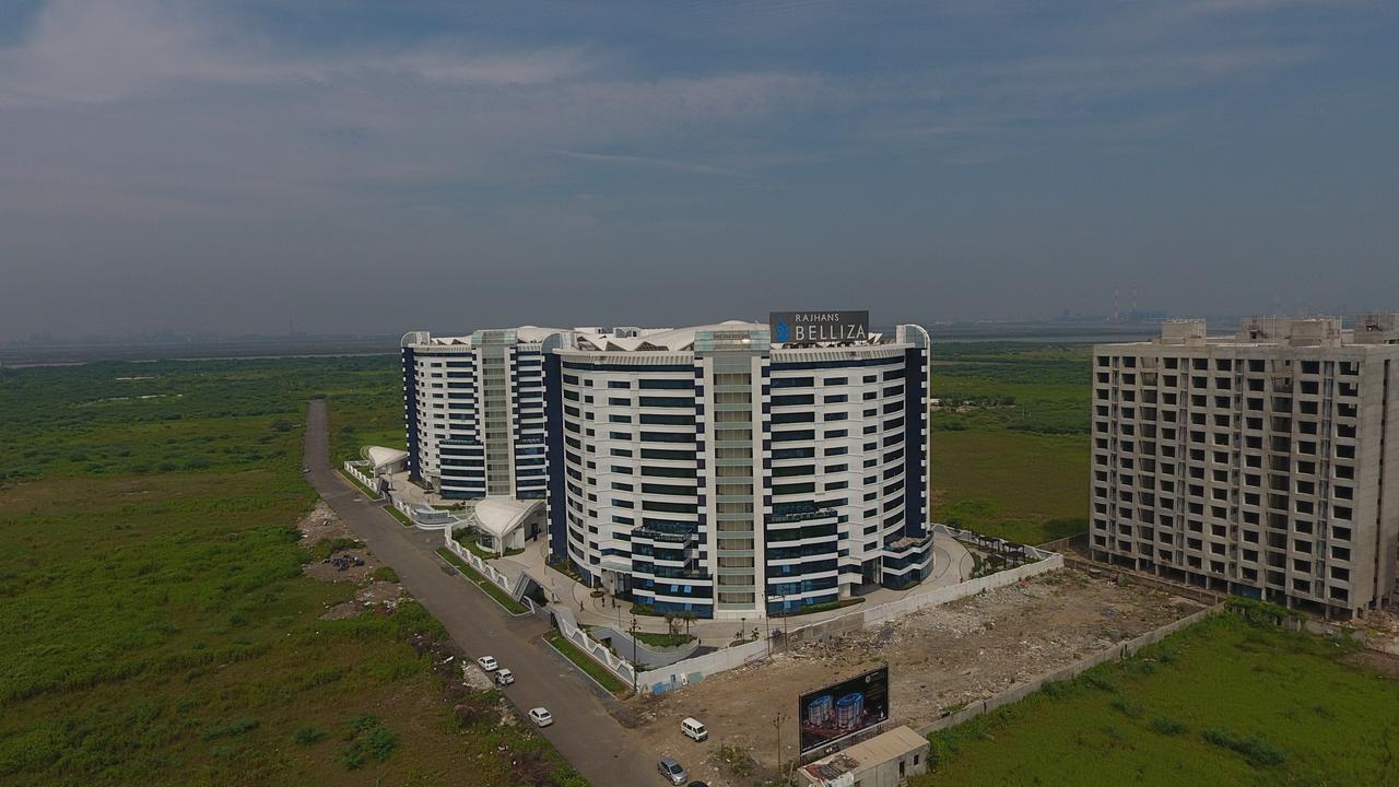 Rajhans Belliza Service Apartment Сурат Екстер'єр фото