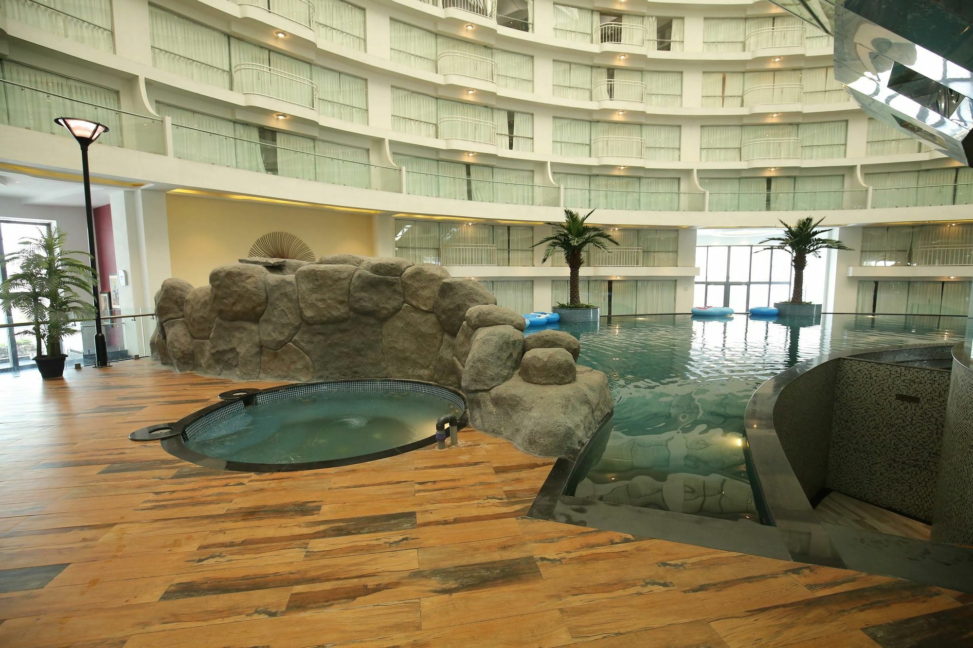 Rajhans Belliza Service Apartment Сурат Екстер'єр фото